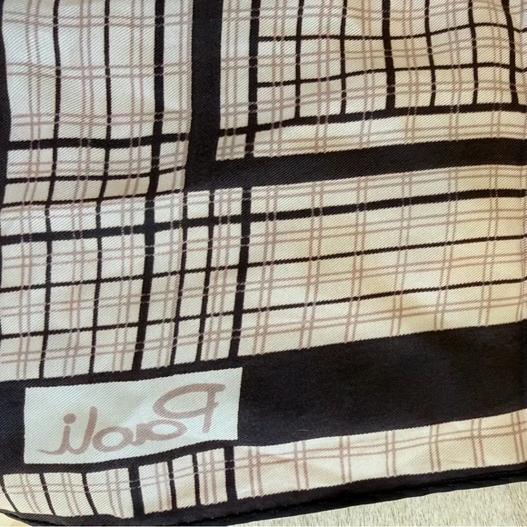 Vintage Paoli signed scarf Elegant Brown and cream Checkered scarf - Picture 6 of 6